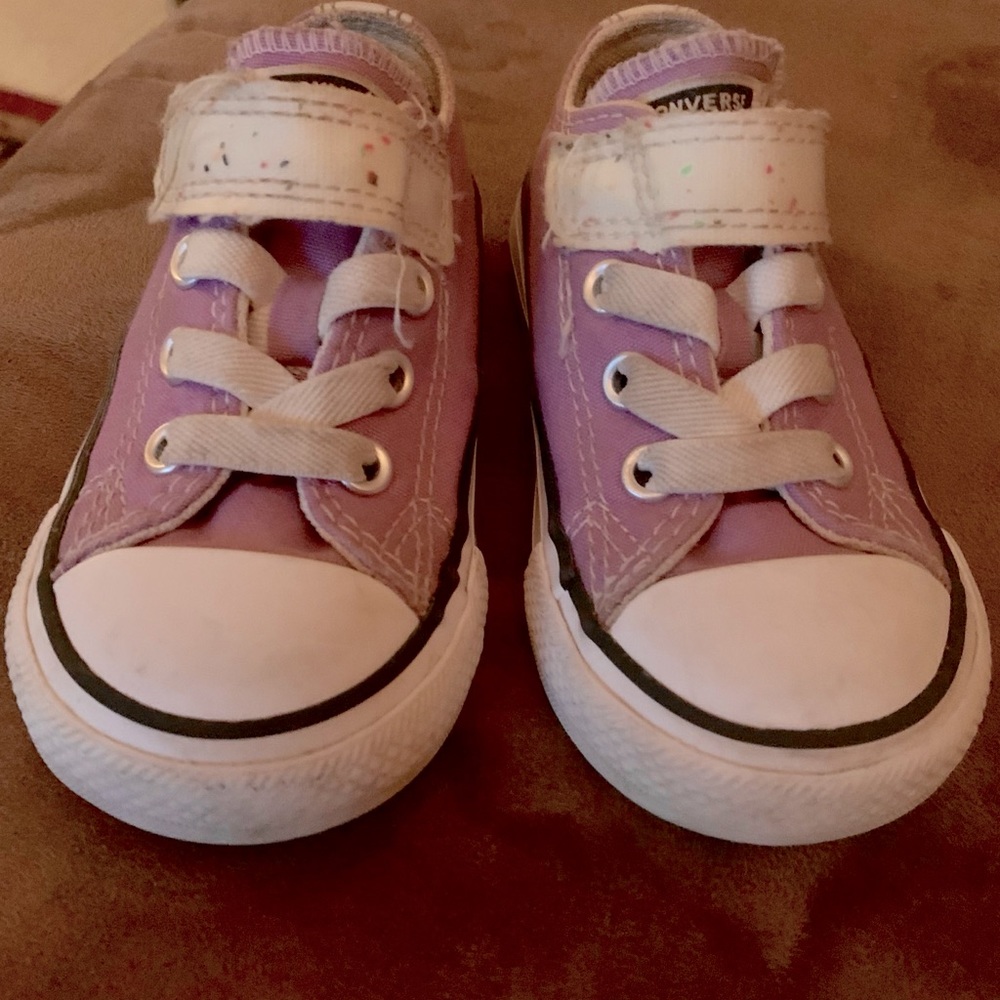 Toddler girls converse
